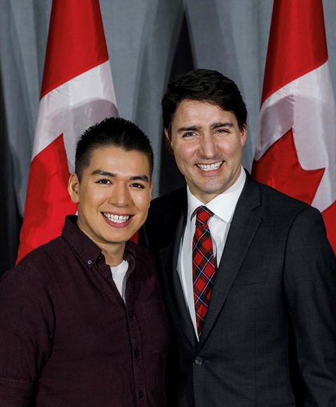 After returning from Berlin, Darian Doblej, Law’21, meets Prime Minister Justin Trudeau in Kingston, where he shares his experience from the German-Canadian discussions. (Photo by Adam Scotti)