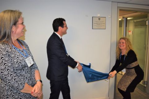 Dean Mark Walters, Law’89 and Andrea Risk, Law’99, Managing Partner of Cunningham Swan, unveil the plaque recognizing her firm’s $125,000 gift in the main lobby of the Queen’s Law Clinics as the Clinics’ Executive Director Karla McGrath, LLM’13, (and 80+ others) watch.