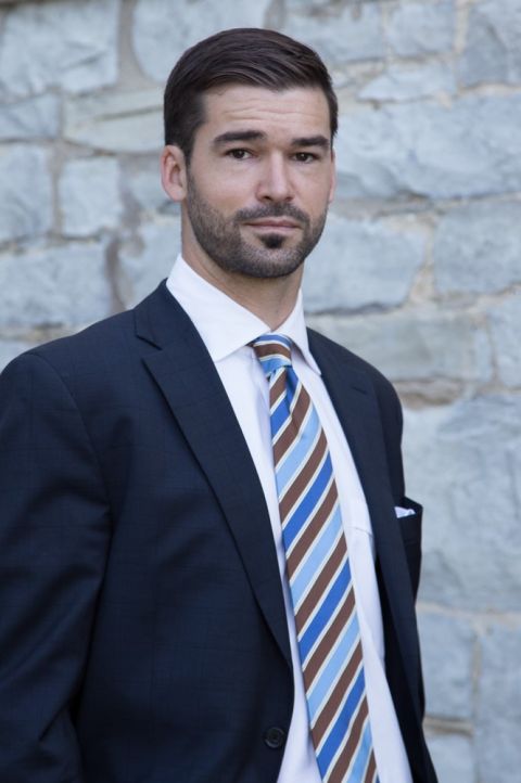 Warren WhiteKnight, Law’13, has found professional and personal fulfillment in Kingston, where he teaches at Queen’s Law and has a thriving legal practice in a firm that’s been named one Canada’s top 10 personal injury boutiques. 