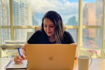 Working remotely from her Toronto home, Mahgol Taghivand, Law’22, spent the summer interning with the Canadian Civil Liberties Association, conducting research on such issues as protecting the privacy rights of Canadians in light of emergency powers during the COVID-19 pandemic. 