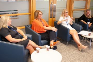 Law’94 panelists Julie Watkinson, Daina Selvig, Jacqueline Armstrong Gates and Katherine Tew Darras give students the inside scoop on the different ways to leverage their Queen’s JD degrees and find career fulfillment.  