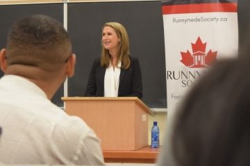 The Honourable Caroline Mulroney, Attorney General of Ontario and Minister of Francophone Affairs, takes a question from the audience during her discussion at Queen’s Law on the role of judges in Canada. 