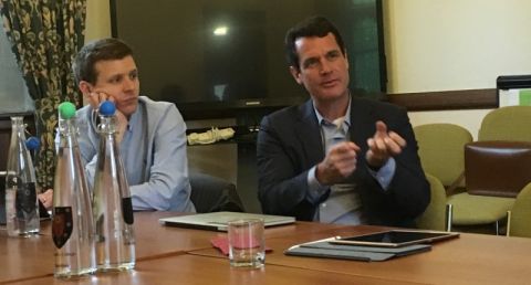 Incoming Queen’s Law Dean Mark Walters, Law’89 (right), participates in the Queen’s-Oxford workshop. Incoming Queen’s Law Dean Mark Walters, Law’89 (right), participates in the Queen’s-Oxford workshop.