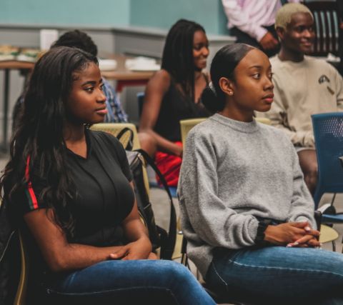 Black undergraduate students learned all about prepping to apply to law school and more from members of the Black Law Students’ Association – Queen’s Chapter at a pre-law information session co-organized with the Queen’s Black Academic Society on October 10. 