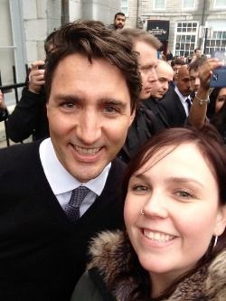 Prime Minister Justin Trudeau poses for a selfie with Sarah Black, Law’17.