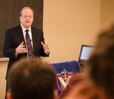 Justice Thomas Cromwell, Law’76, LLD’10 presents “The Legal Services Gap: Professional Responsibility and Access to Justice” to Queen’s Law students and faculty in Macdonald Hall on March 11.