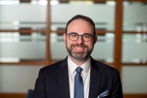 Professor Joshua Karton, an internationally recognized scholar of international and domestic arbitration, transnational contract law, and comparative law, is the 2026 recipient of the Professor Les Green Award for Research Excellence at Queen’s Law.