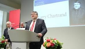 Larry Chartrand, LSM, LLM’01, delivers his acceptance speech at LSUC’s annual awards ceremony held on May 24 at Osgoode Hall.
