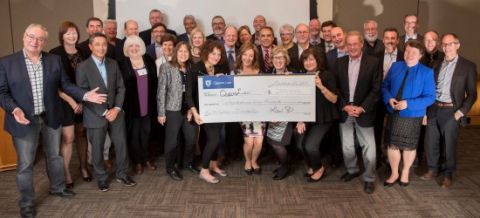 Law’80 classmates with Dean Bill Flanagan (back row, far right) at their Homecoming dinner held in the Donald Gordon Centre, where their $250,000 cheque was presented.