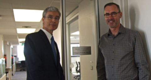 Greg Richards, Law’79, with Dean Bill Flanagan at the September 24 unveiling of the Queen’s Law Clinics Student Workroom named in his honour. 