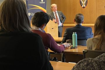 Rob Frater, KC, Law’84, former Chief General Counsel of Justice Canada, presents “The Two Michaels, the Donald, and the Tech Tycoon’s Daughter: Litigation in the Minefield of U.S.A. v. Meng” to Queen’s Law students, faculty, and Paul Steep, Law’80, counsel with event sponsor McCarthy Tétrault LLP. 