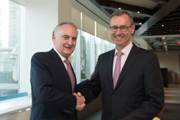 David Allgood, Law’74, shakes hands with Dean Bill Flanagan at the ‘Celebrate Queen’s Law’ alumni reception in Toronto, where the Allgood Professorship was officially launched on April 29.