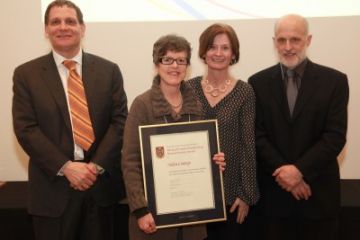 Helen Connop (second left) at the Teaching and Learning Awards ceremony in the Agnes Etherington Art Gallery on Jan. 27 with Principal Daniel Woolf; Ann Tierney, Law’89, Vice-Provost and Dean of Student Affairs; and Dr. Mike Condra, former director of Health, Counselling and Disability Services.