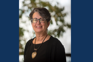 Queen’s Visiting Scholar Michele Leering, PhD’23, the first recipient of Queen’s Law’s Faculty of Law Graduate Programs Prize, is advancing an innovative approach to legal education. Grounded in reflective inquiry and practice, her work draws on decades of experience as a former social justice lawyer and leader in community-based advocacy.