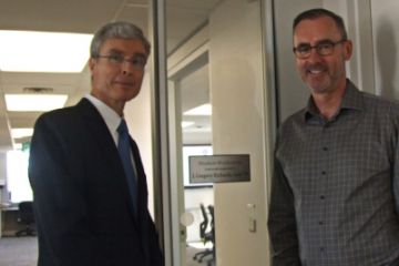 Greg Richards, Law’79, with Dean Bill Flanagan at the September 24 unveiling of the Queen’s Law Clinics Student Workroom named in his honour. 