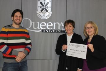 QELC Director Christian Hurley and Review Counsel Blair Hicks receive a $25,000 cheque from Wendy Stuckart, Volunteer Panel Chair, Community Investment Fund Grant – United Way and City of Kingston at the Queen’s Law Clinics in downtown Kingston. (Photo by Derek Cannon)